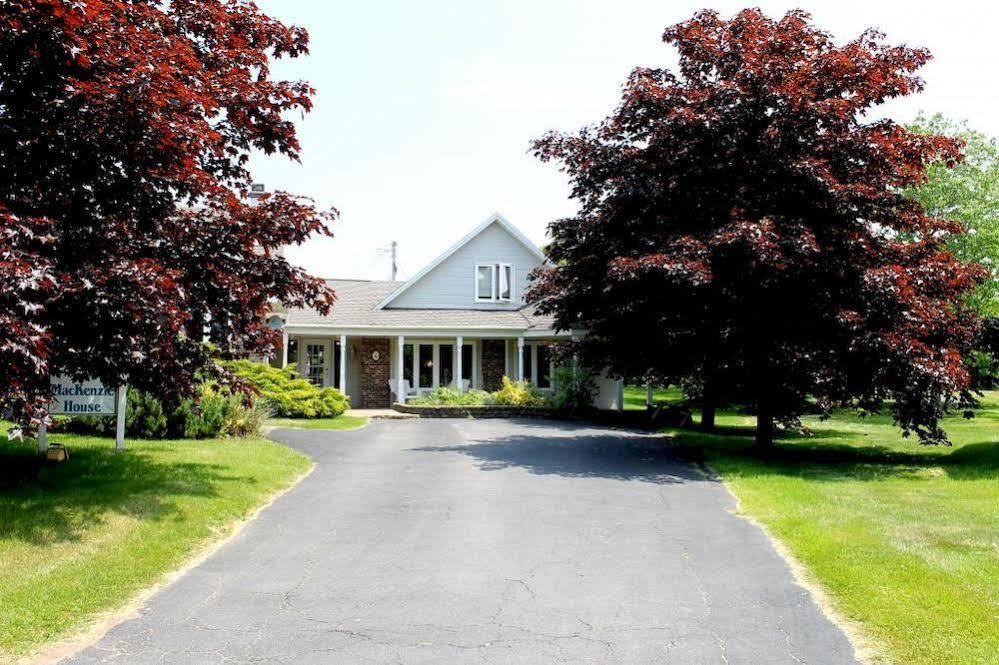 Mackenzie House B&B by Elevate Rooms Port Hawkesbury Esterno foto