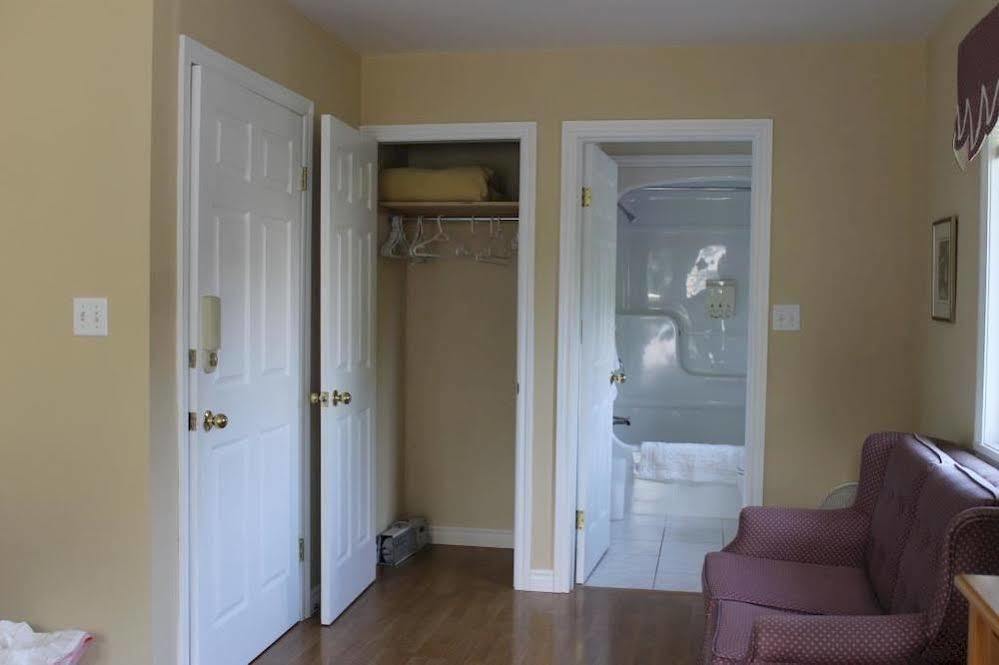 Mackenzie House B&B by Elevate Rooms Port Hawkesbury Esterno foto