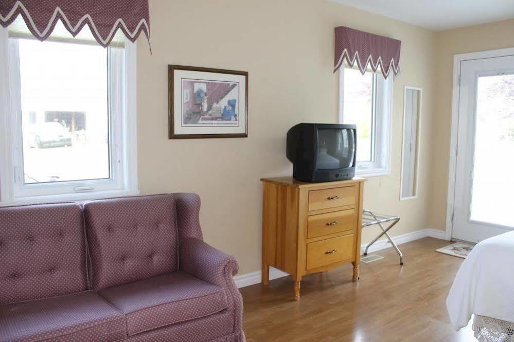 Mackenzie House B&B by Elevate Rooms Port Hawkesbury Esterno foto