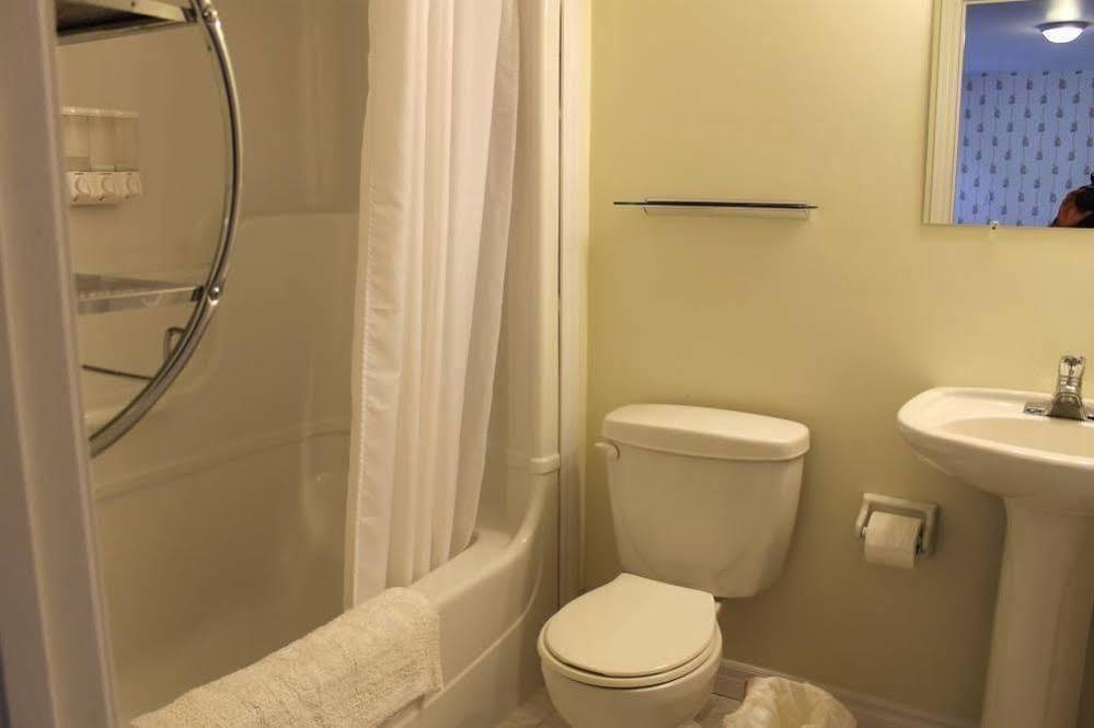 Mackenzie House B&B by Elevate Rooms Port Hawkesbury Esterno foto