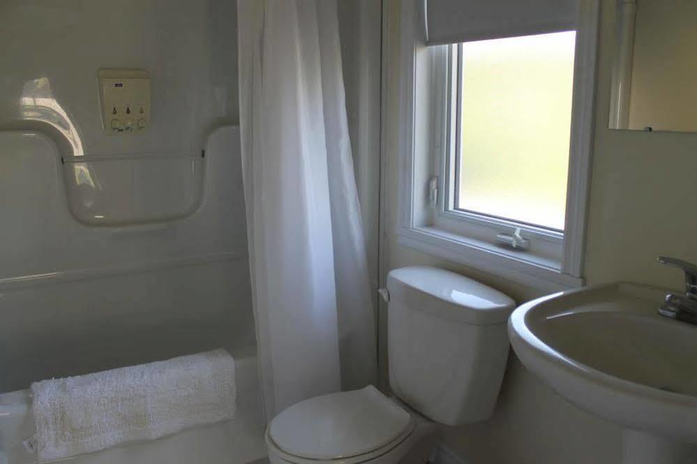 Mackenzie House B&B by Elevate Rooms Port Hawkesbury Esterno foto