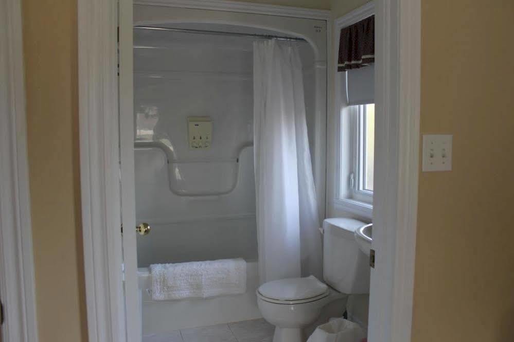 Mackenzie House B&B by Elevate Rooms Port Hawkesbury Esterno foto