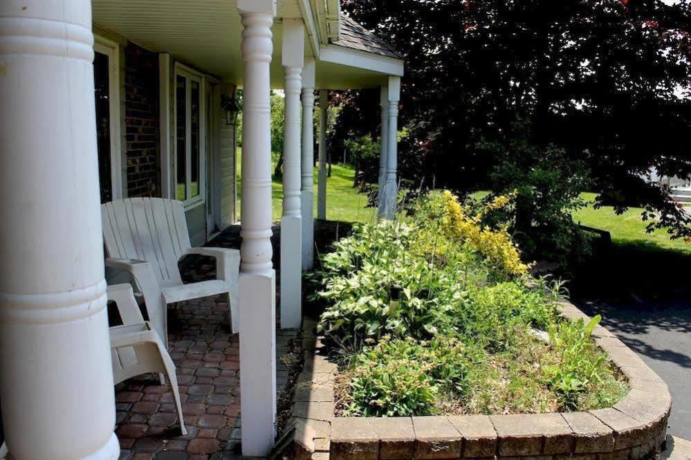 Mackenzie House B&B by Elevate Rooms Port Hawkesbury Esterno foto