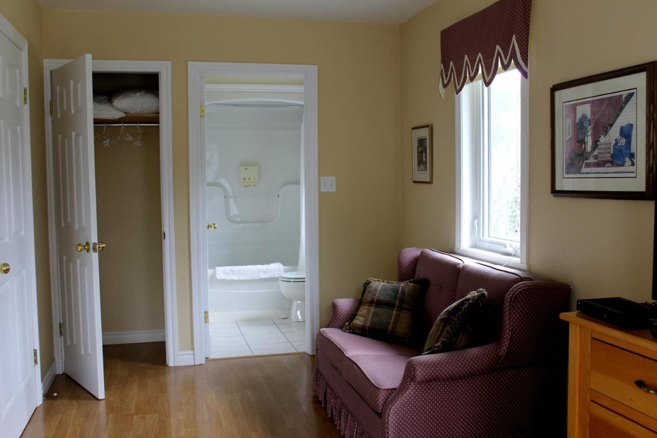 Mackenzie House B&B by Elevate Rooms Port Hawkesbury Esterno foto