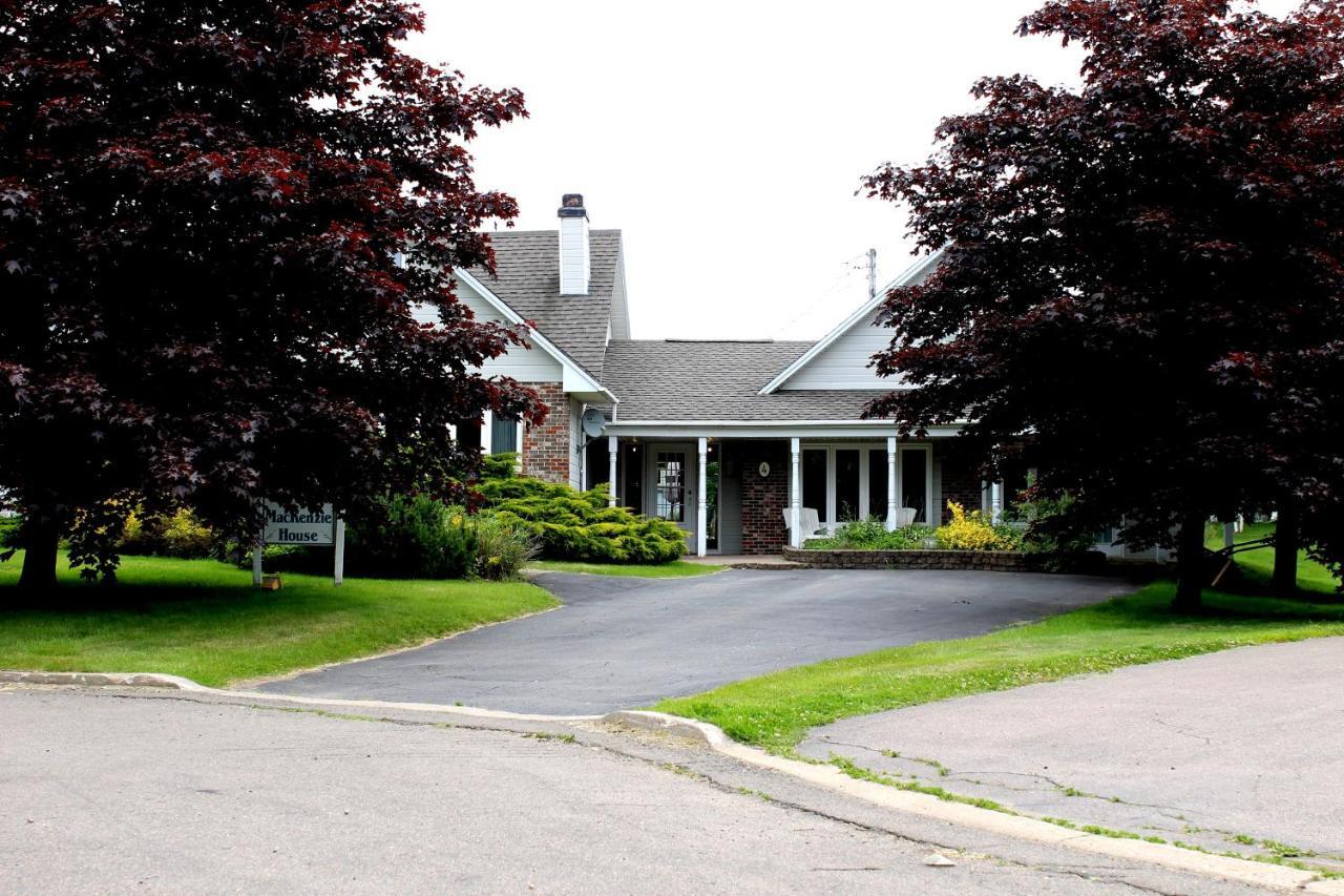 Mackenzie House B&B by Elevate Rooms Port Hawkesbury Esterno foto